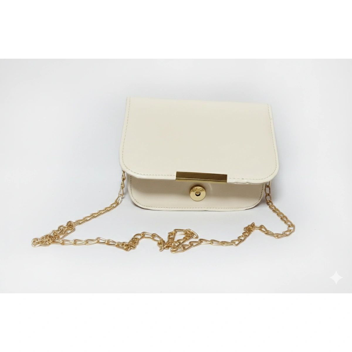 شنطة كروس حريمي صغيرة بسلسلة ذهبية وإغلاق مغناطيسي