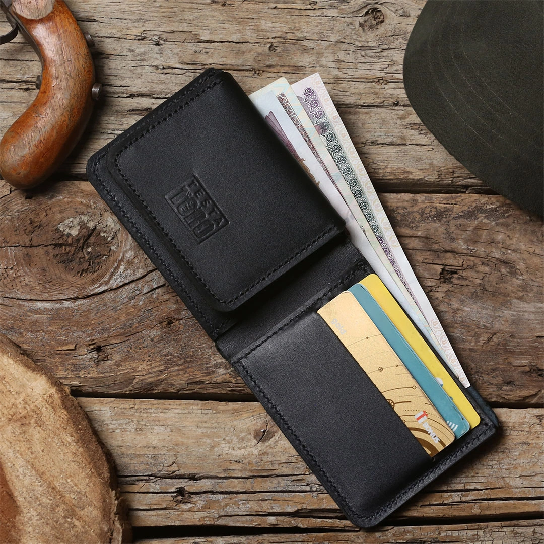 محفظة كلاسيكية نحيفة بتصميم Flip مع نافذة هوية من تيستاتورو w14