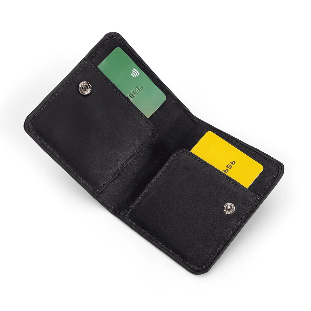 محفظة كروت جلد طبيعي بريميم بسناب لوك من تيستا تورو W16