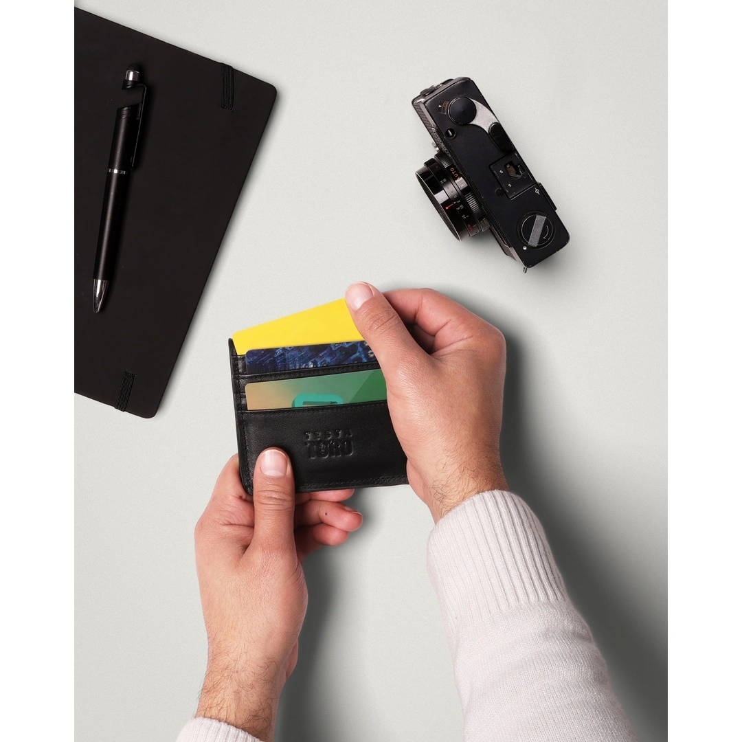 محفظة كروت جلد طبيعي بريميم بسناب لوك من تيستا تورو W16