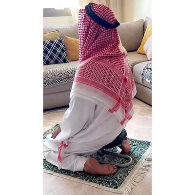 كرسي الجلوس عند السجود في الصلاة