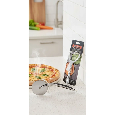 قطاعة بيتزا مع مقشرة بطاطس وخضروات