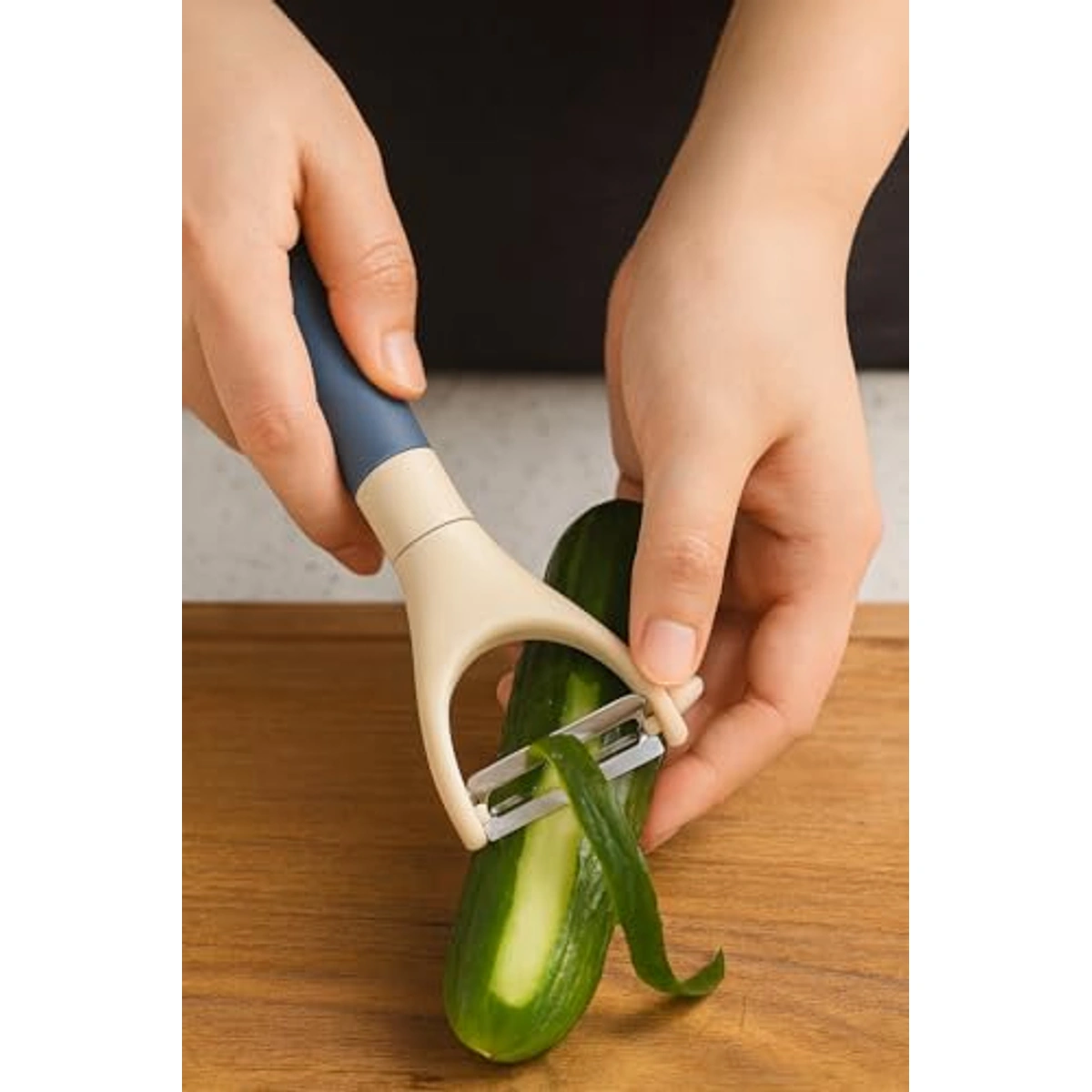 مقشرة خضروات بمقبض سيليكون - كحلي - 18 سم