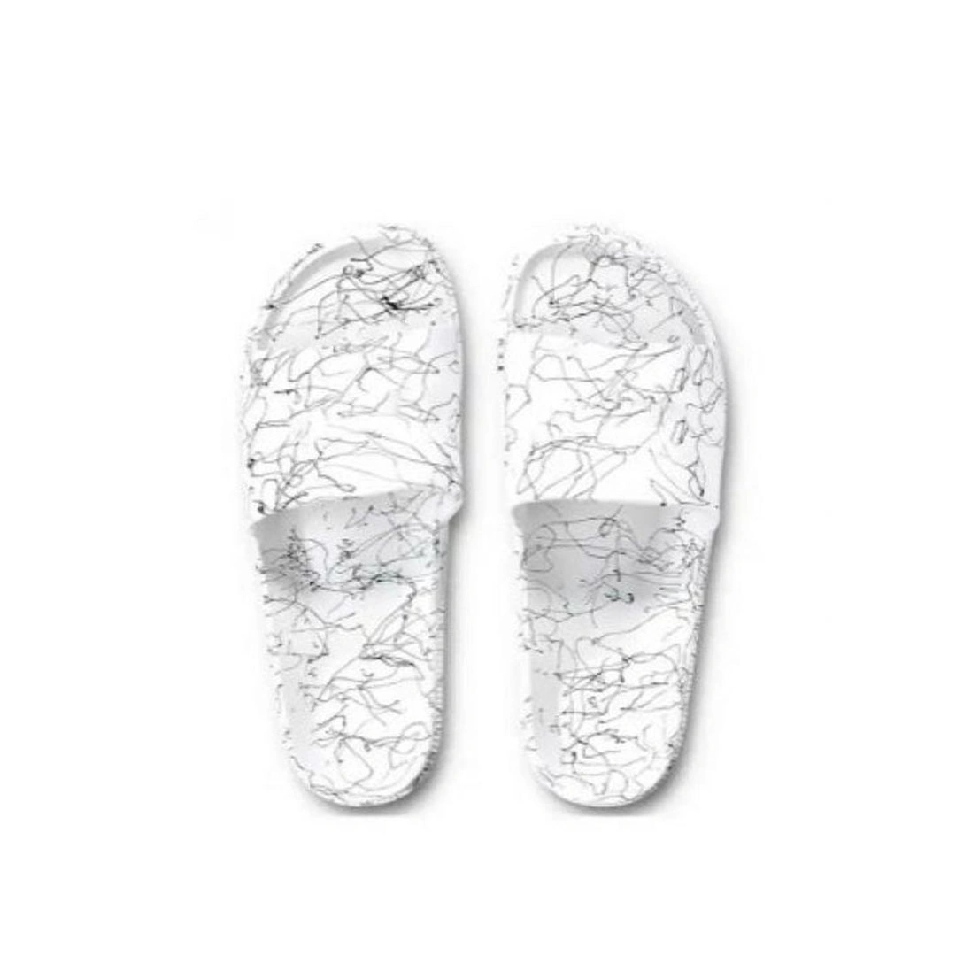 شبشب رجالي بخطوط بيضاء وسوداء