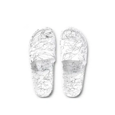 شبشب رجالي بخطوط بيضاء وسوداء