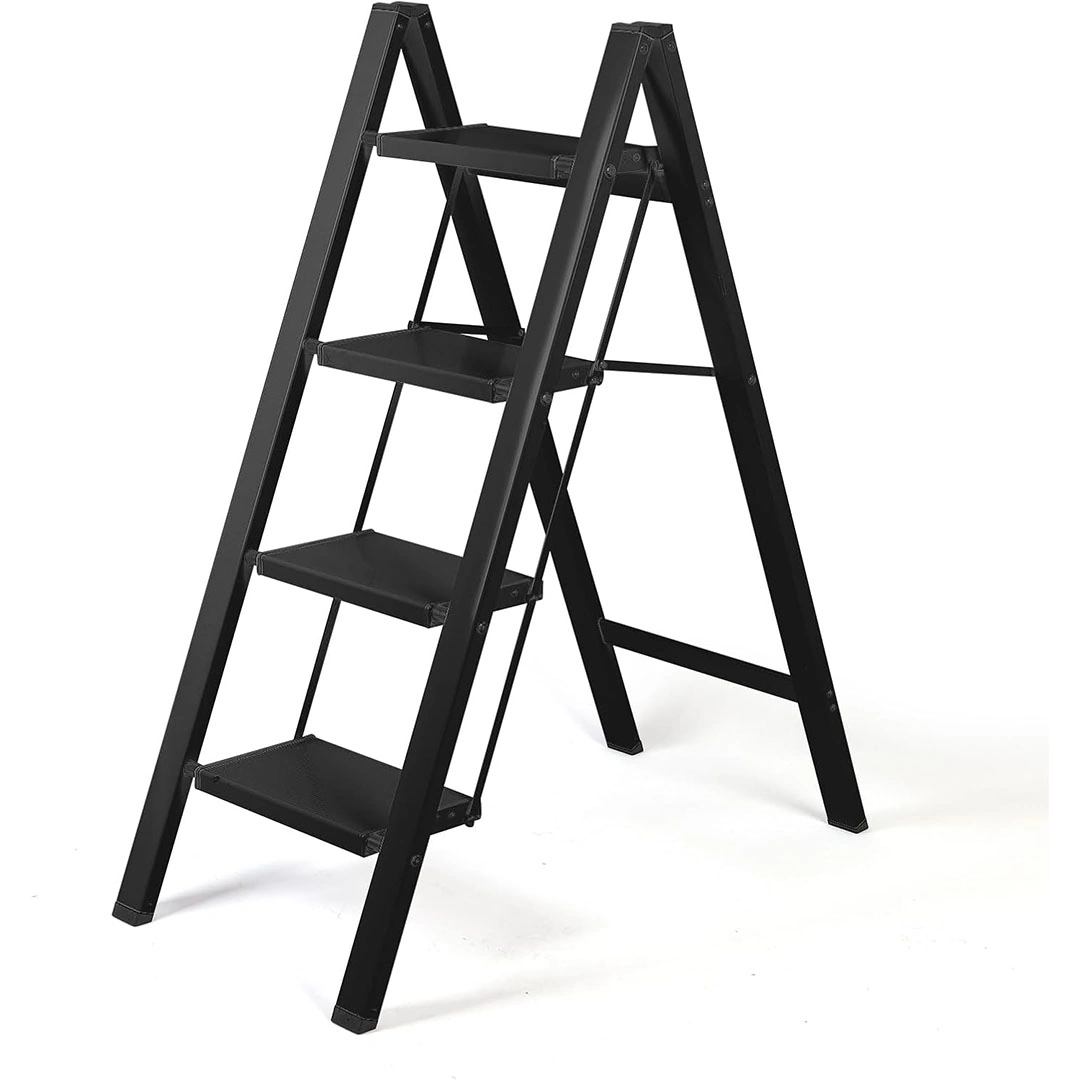 سلم 4 درجات خفيف الوزن وقابل للطي - أسود