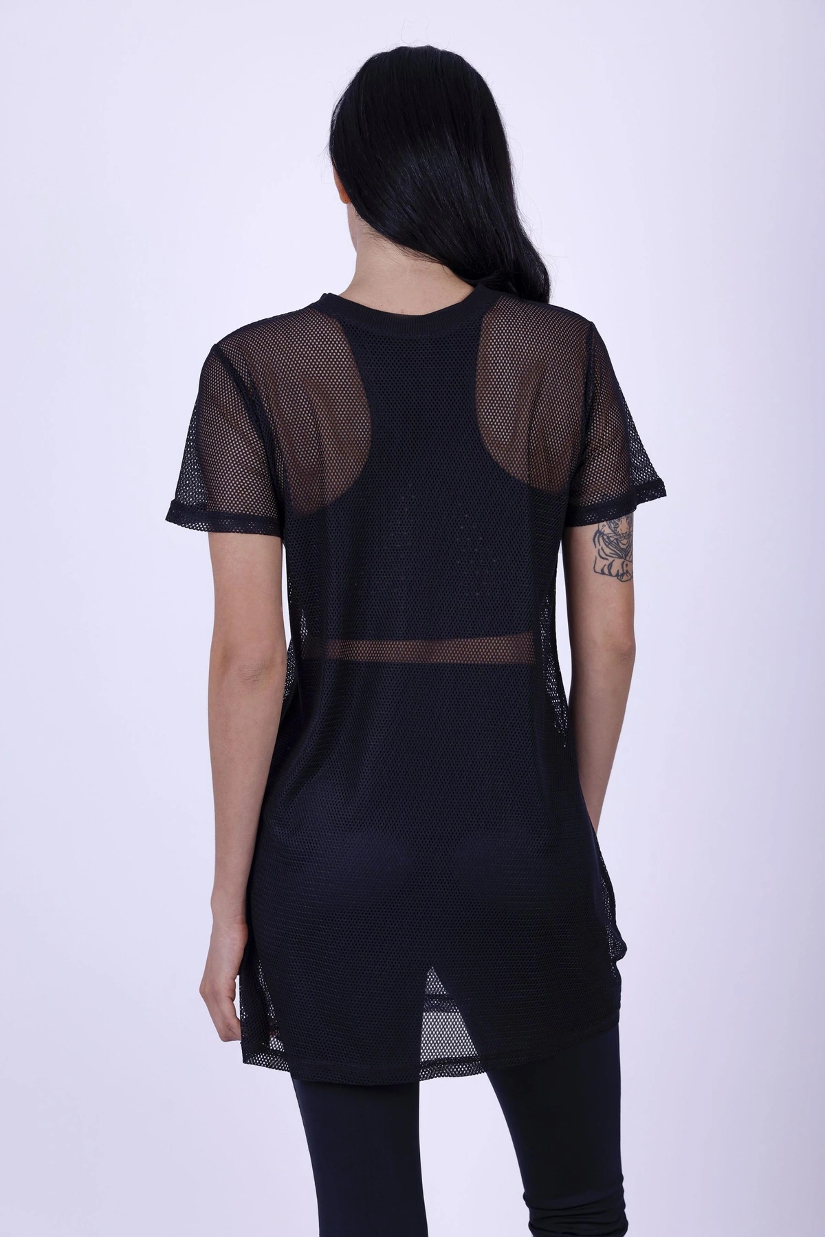 تيشيرت نص كم طويل شبكي شفاف - أسود