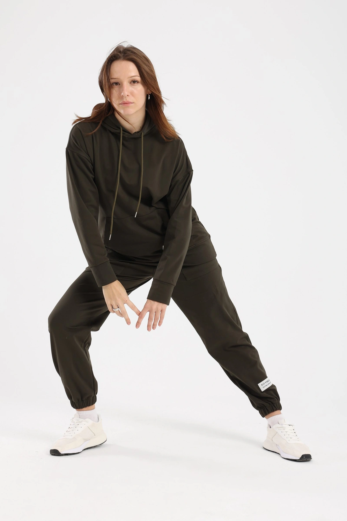 طقم سويت شيرت مع سويت بانتس حريمي - زيتي