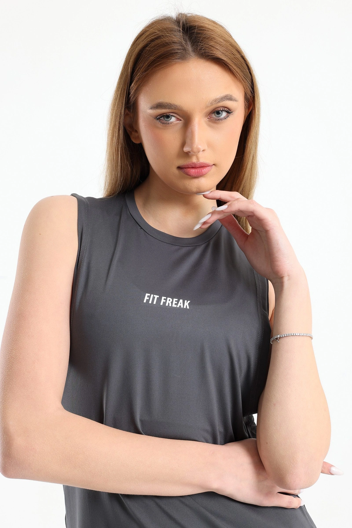 تيشيرت رياضي بدون كم حريمي - رمادي