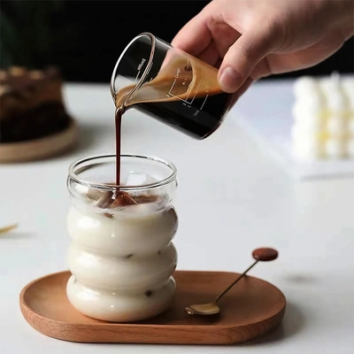 كوب زجاجي شفاف شكل متعرج للقهوة والمشروبات - 400 مل