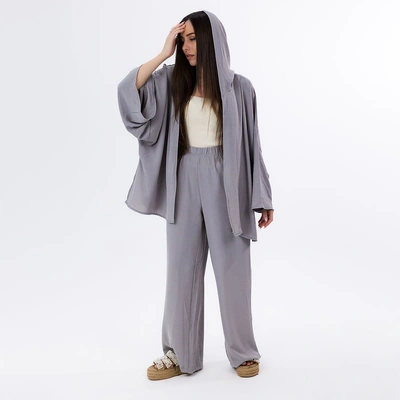 سوت حريمي بنطلون وقميص بكابيشو - 2 قطعة