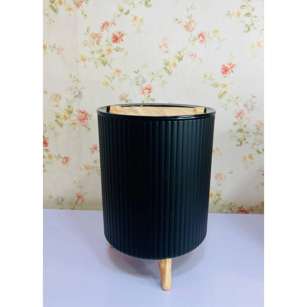 سلة مهملات بغطاء وأرجل خشبية - أسود