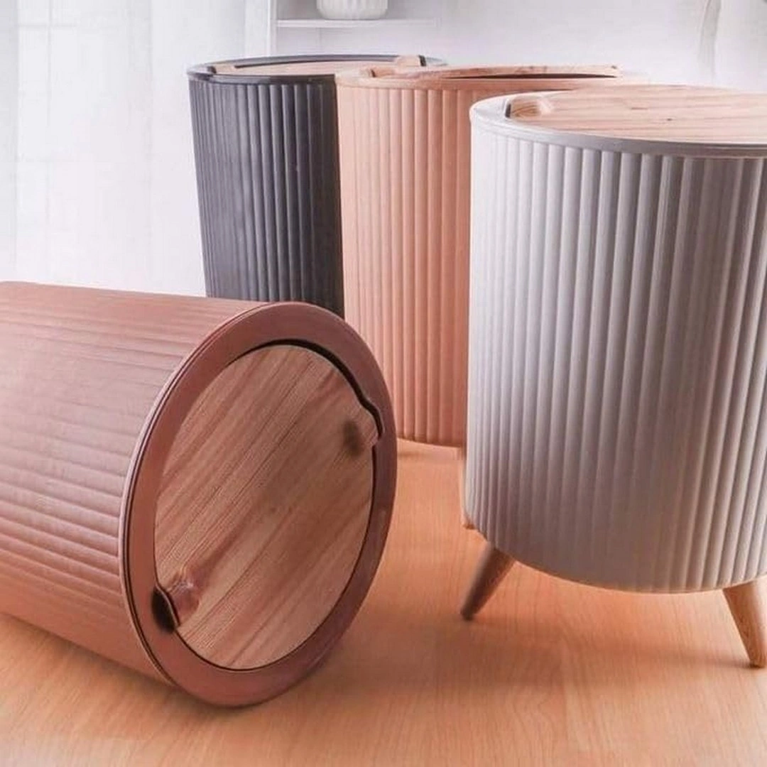 سلة مهملات بغطاء وأرجل خشبية - أسود