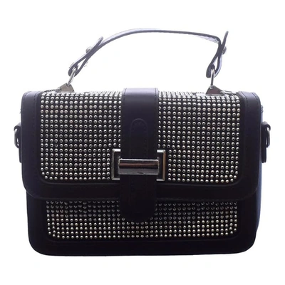 شنطة كروس من الجلد مزينة بفصوص للنساء - أسود/فضي - RM 120