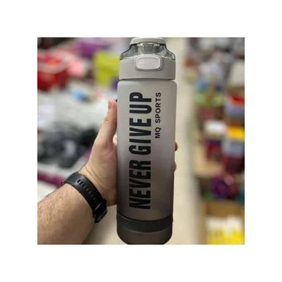 زجاجة مياه “NEVER GIVE UP” بلون متدرج من الأبيض إلى الأسود - 1 لتر