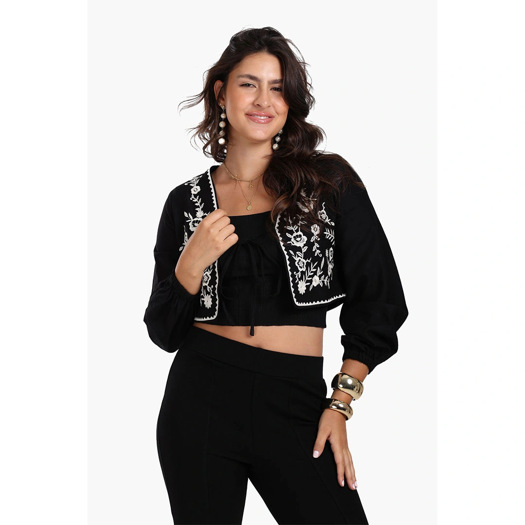 كلو  جاكيت حريمي قصير مطرز - أسود