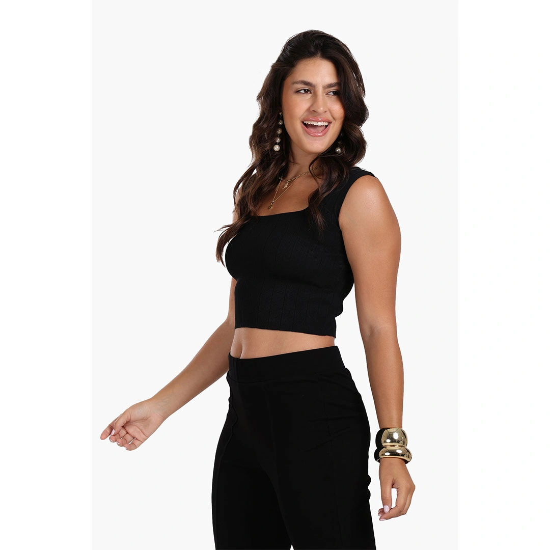 كلو توب حريمي قصيرة برقبة مربعة