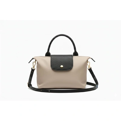 شنطة يد حريمي بمقبض علوي مع حزام كتف قابل للفصل