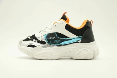 سنيكرز حريمى برباط متعدد الألوان