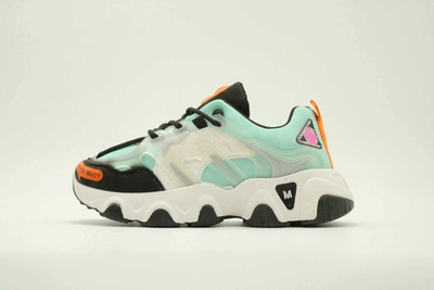 سنيكرز برباط حريمى متعدد الألوان