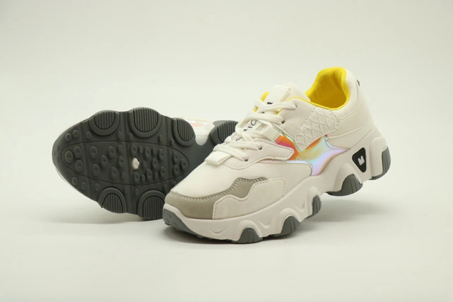 سنيكرز حريمى عصرى متعدد الألوان