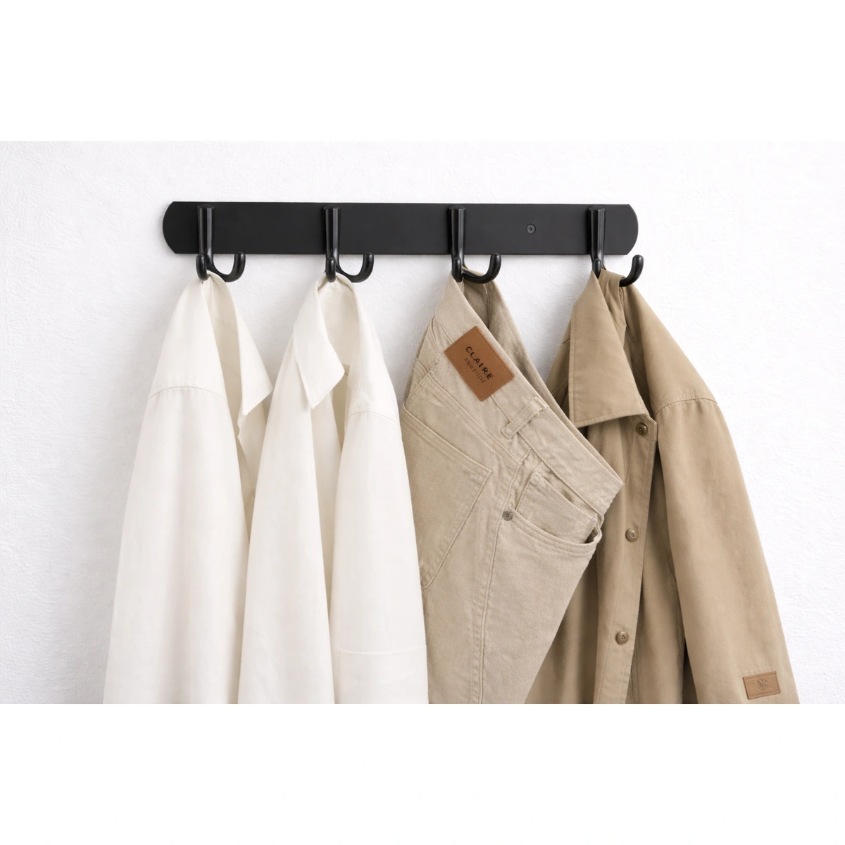 علاقة ملابس ستانلس ستيل مع 4 خطافات مزدوجة – أسود