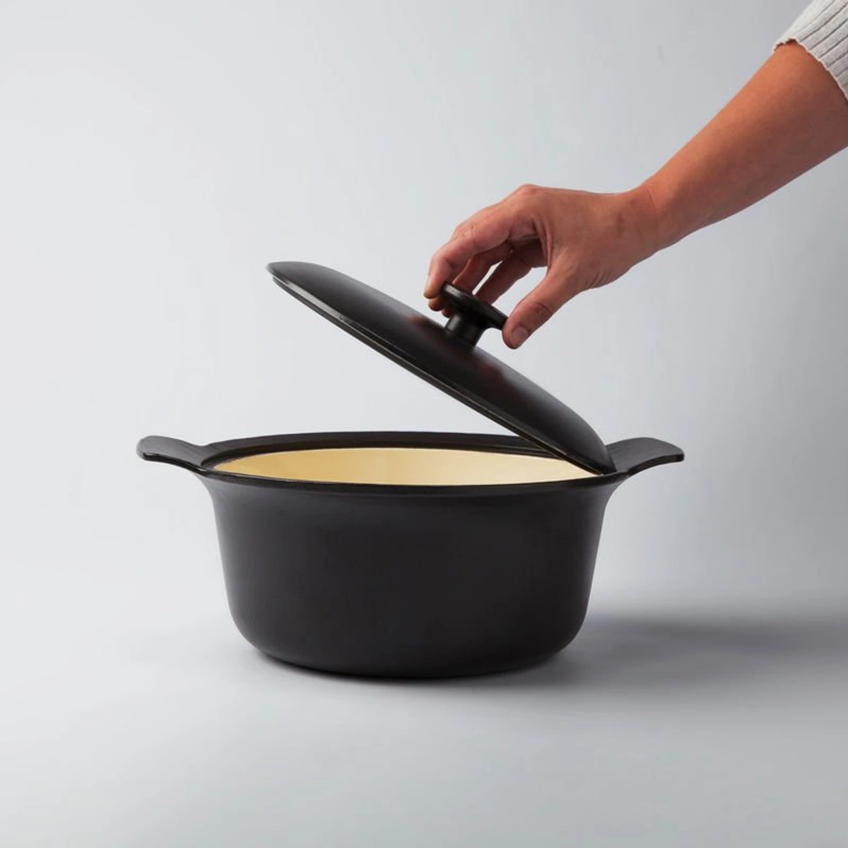 بيرغوف حلة حديد زهر بغطاء - 24 سم - أسود