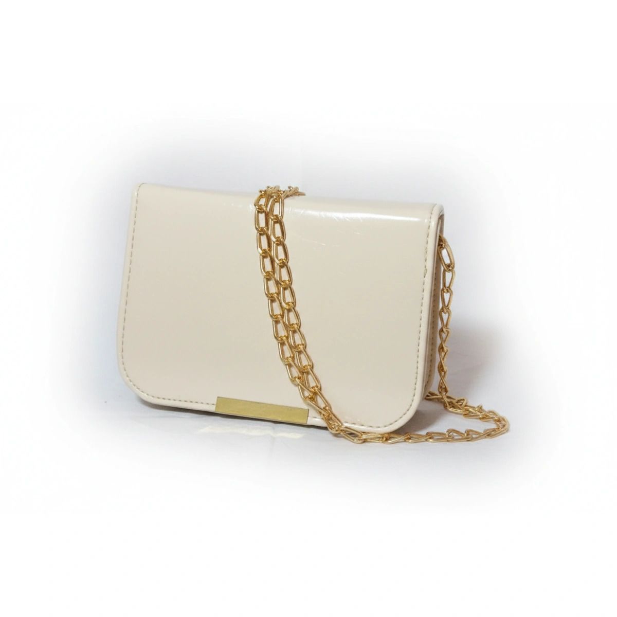 شنطة كروس حريمي صغيرة بسلسلة ذهبية وإغلاق مغناطيسي