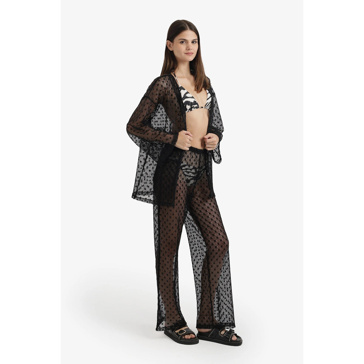 طقم شاطئ بنقشة ورد مفرغة من كارينا 58746