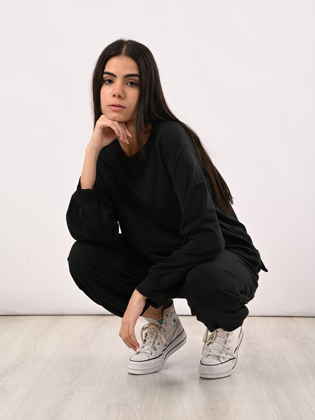 أسود