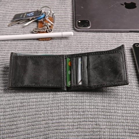 W11 محفظة جلد طبيعي صغيرة