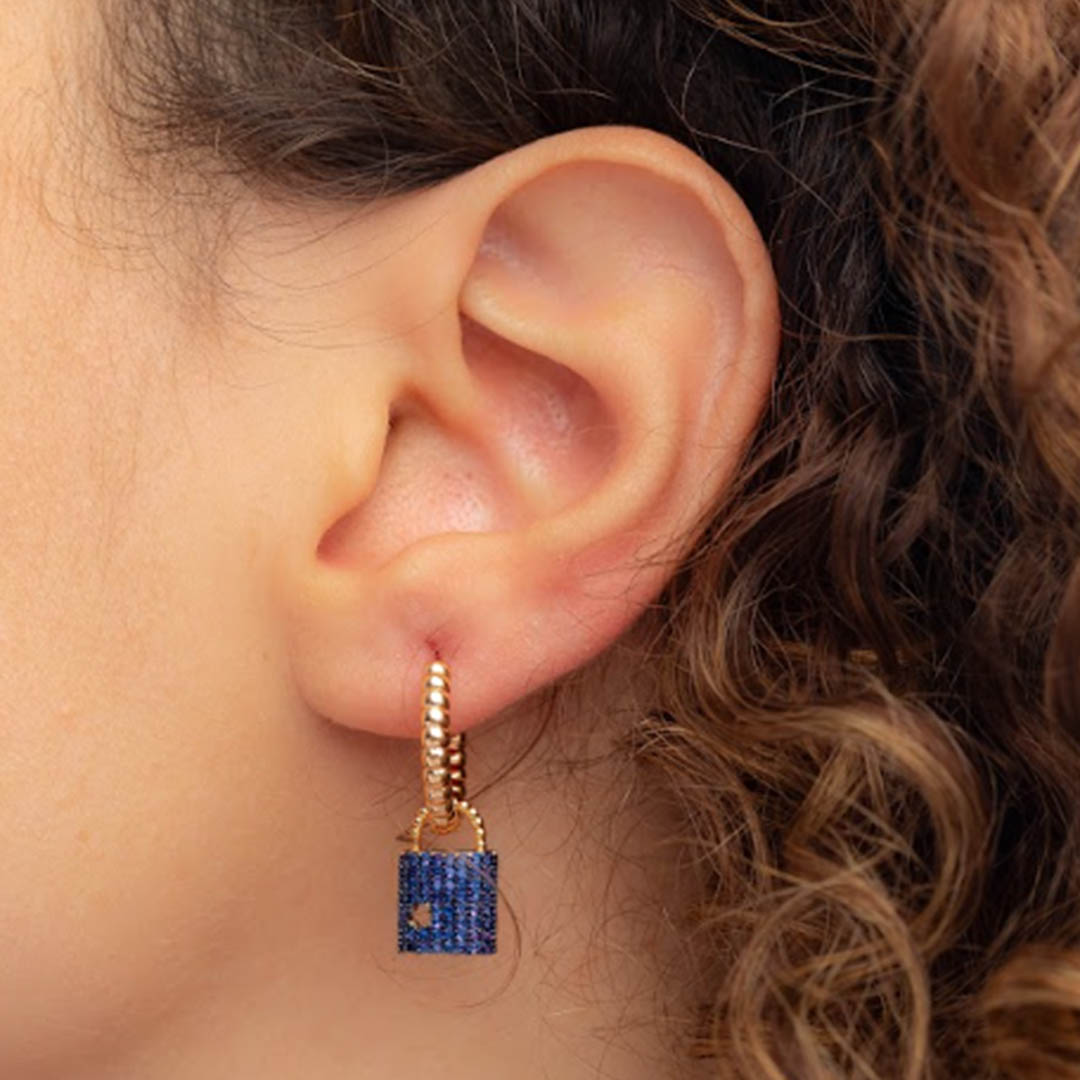 حلق حريمي مطلي بالذهب شكل قفل - ذهبي/أزرق