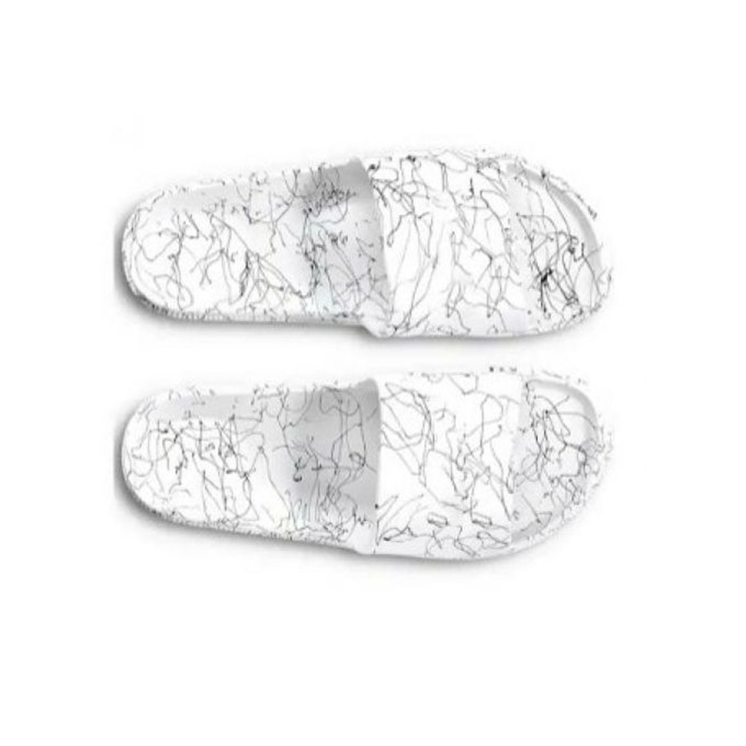 شبشب رجالي بخطوط بيضاء وسوداء