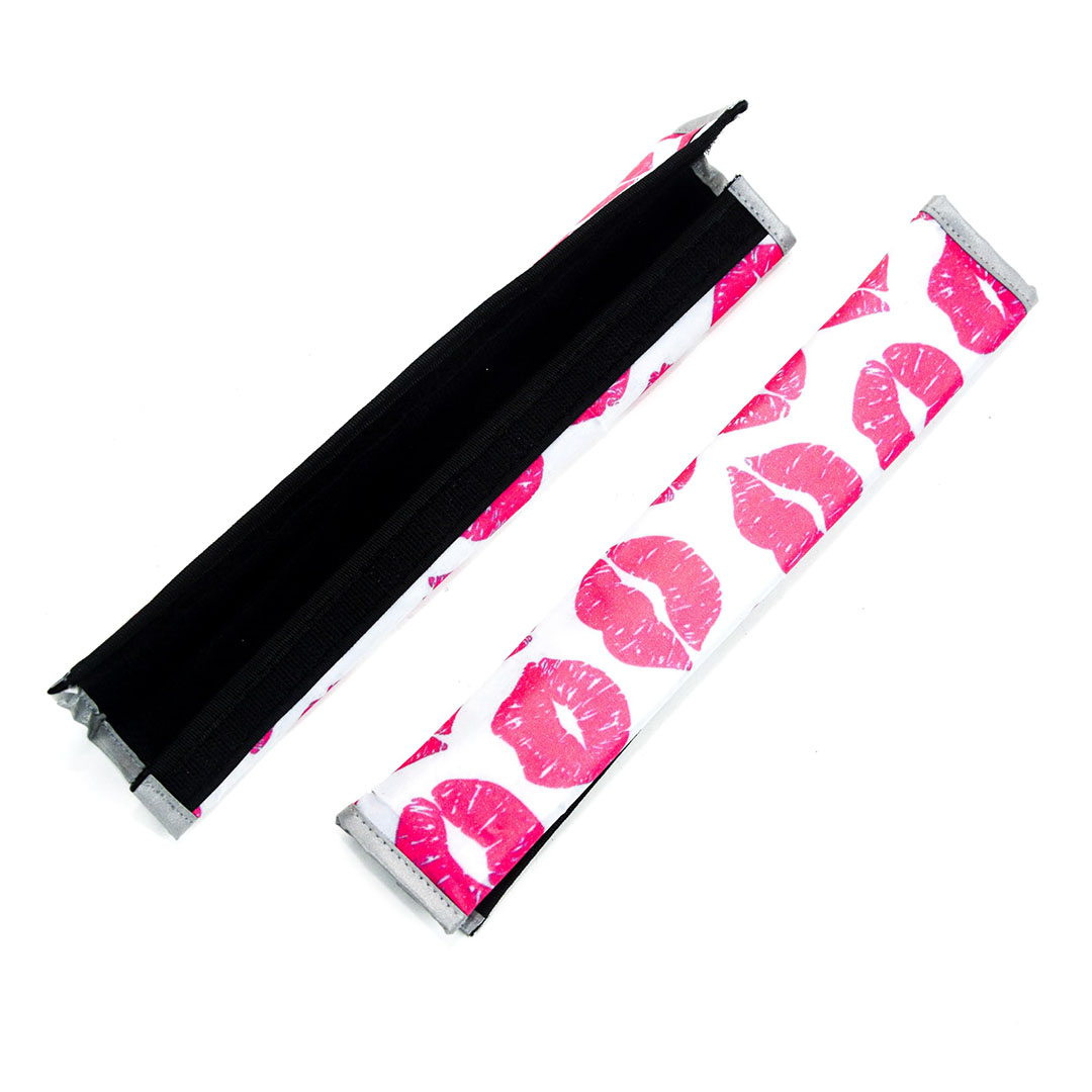 غطاء حزام أمان - شكل قبلات بينك - قطعتين