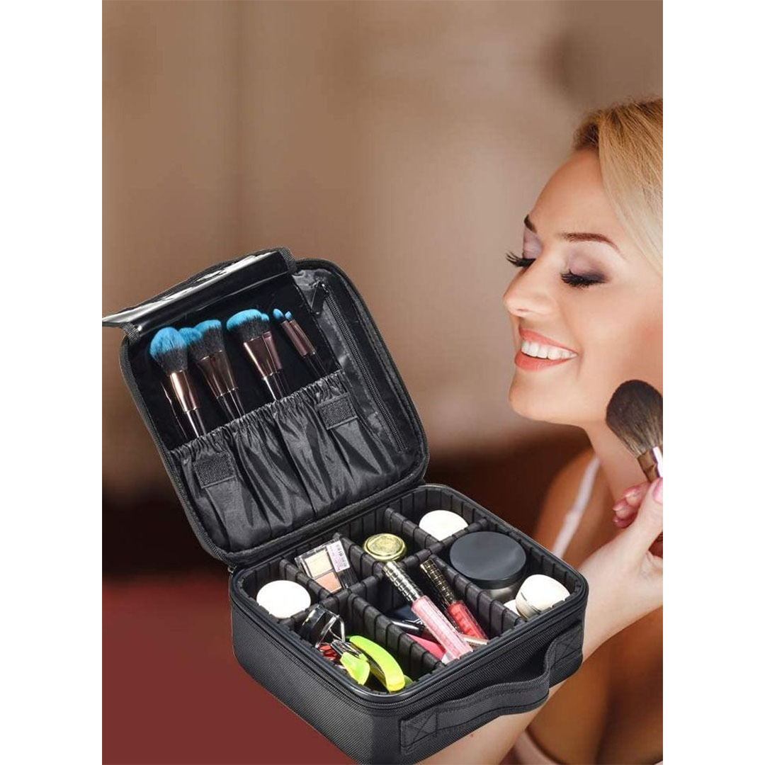 شنطة مكياج مقسمة - أسود