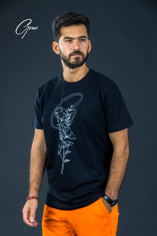 أسود
