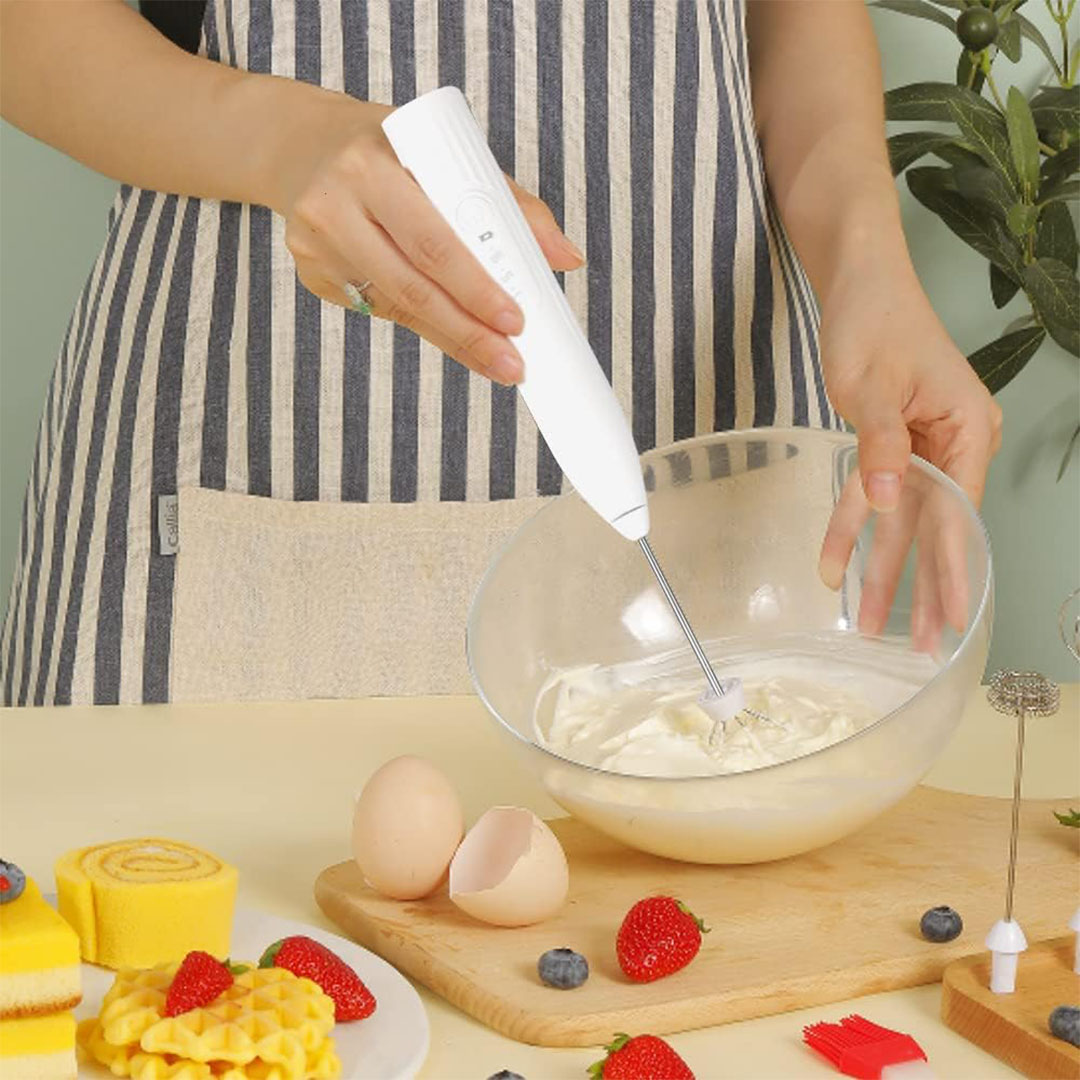 مضرب عمل رغوة الكابتشينو - أبيض