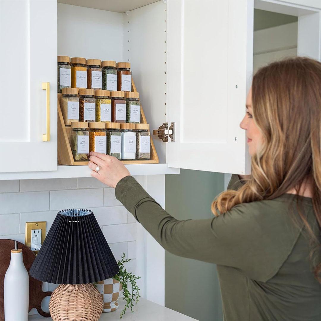 منظم توابل خشبي ثلاث مستويات (بدون البرطمانات)