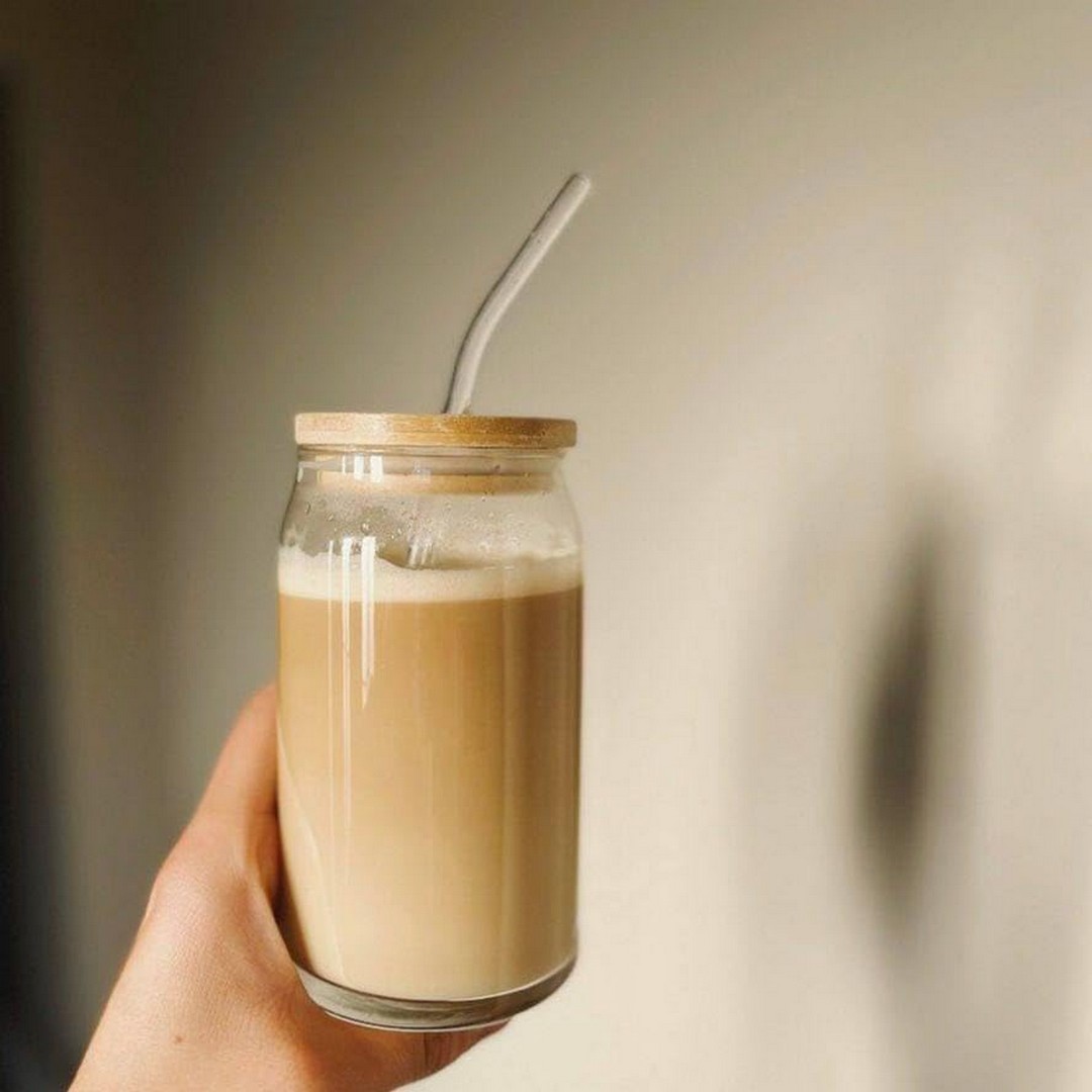 كوب زجاجي بغطاء خشبي بشفاطة - 550 مل - شفاف