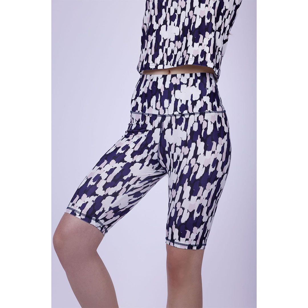 شورت مطبوع رياضي حريمي - أزرق/أبيض