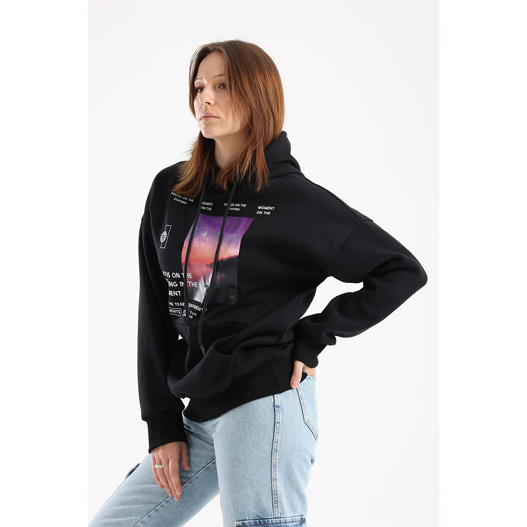 سويت شيرت مطبوع حريمي - أسود