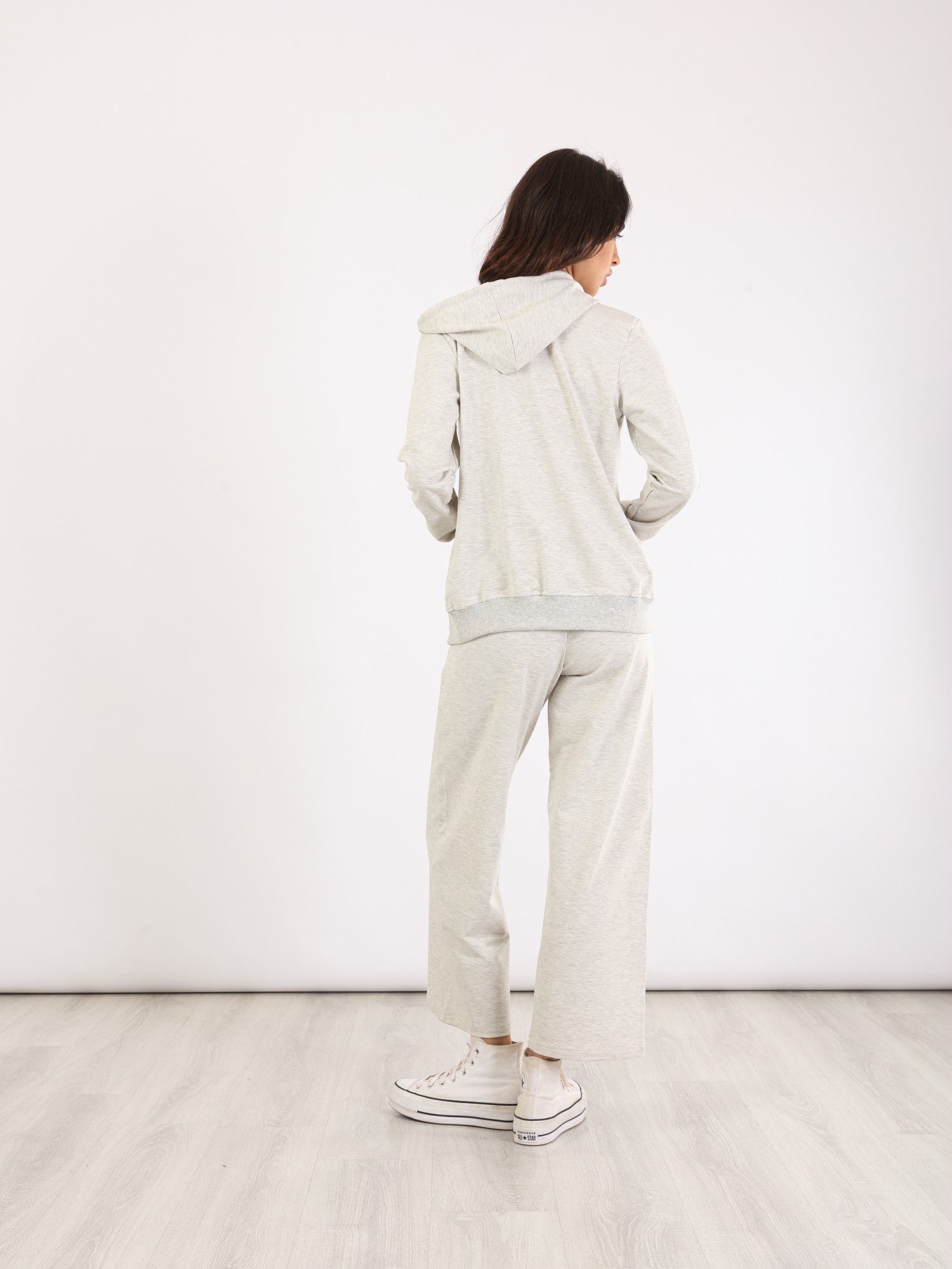 طقم رياضي حريمي - 3 قطع -رمادي فاتح