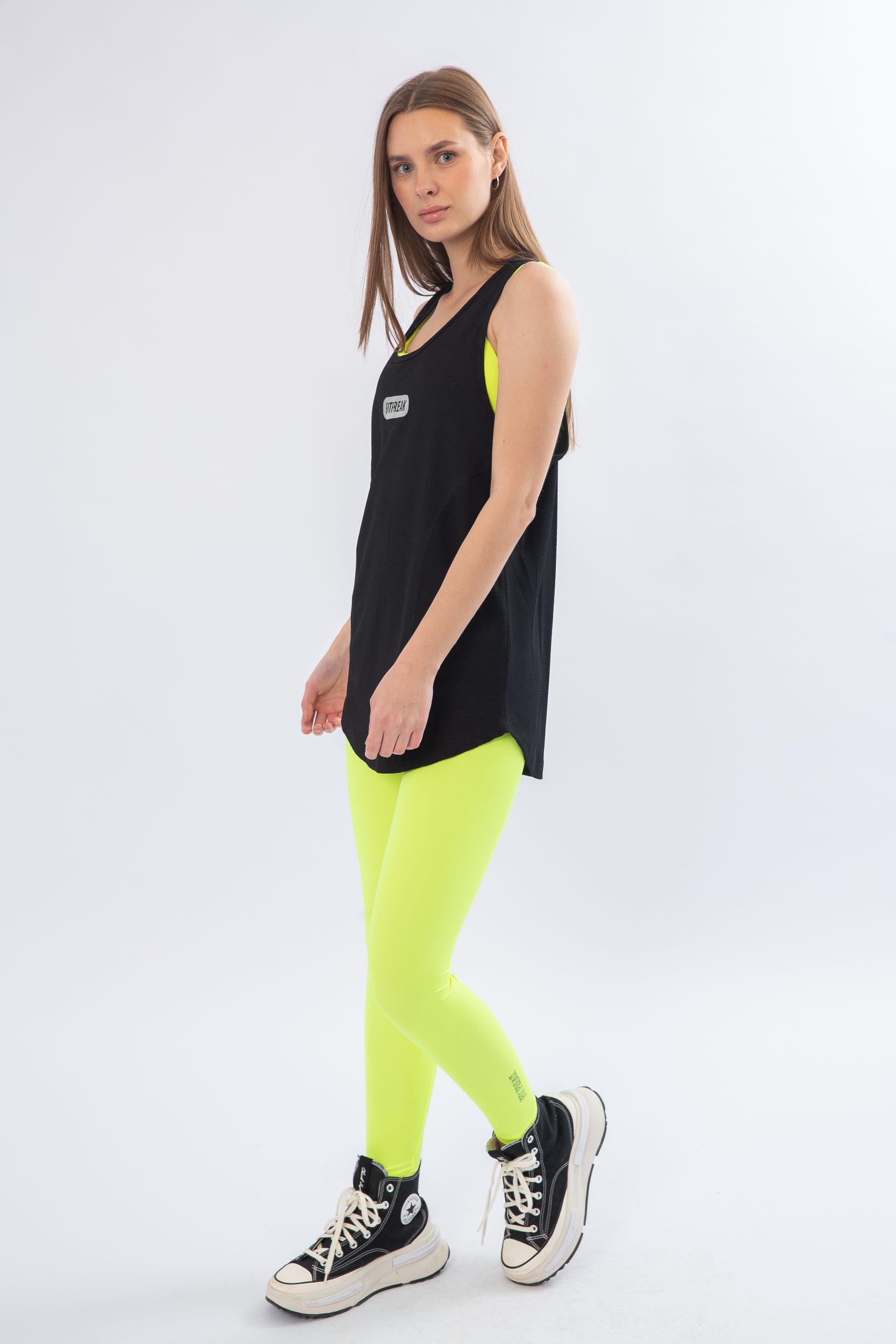 تيشيرت رياضي بدون كم حريمي - أسود