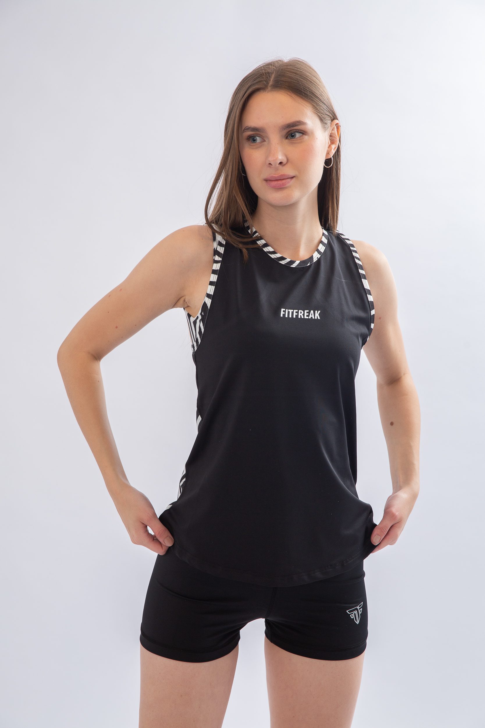 تيشيرت رياضي بدون كم حريمي - أسود/أبيض