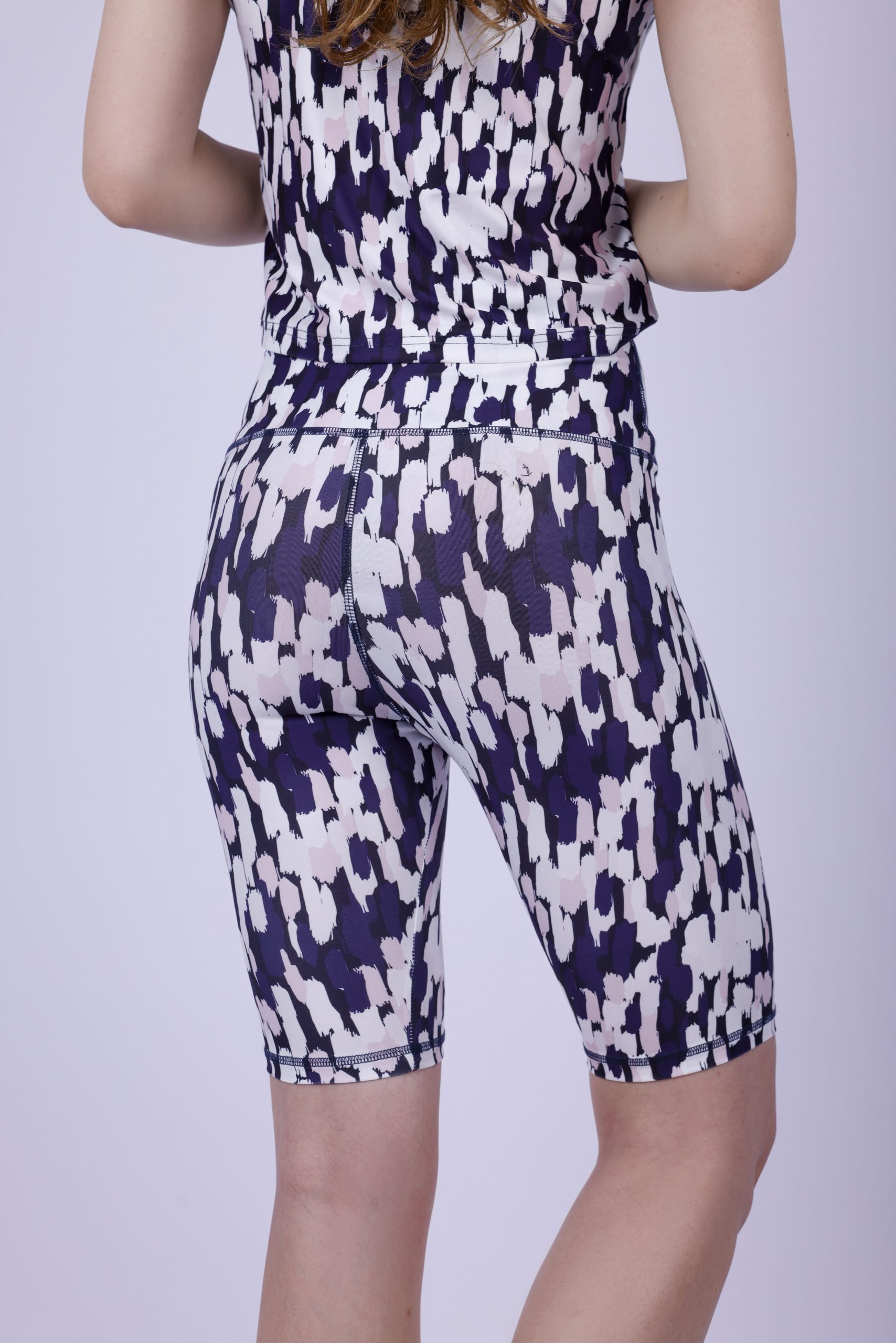 شورت مطبوع رياضي حريمي - أزرق/أبيض