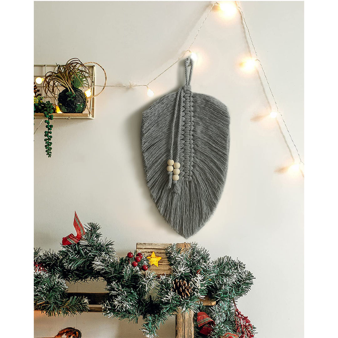 مكرمية معلقة بتصميم اوراق وريش مع خرز خشب - رمادي