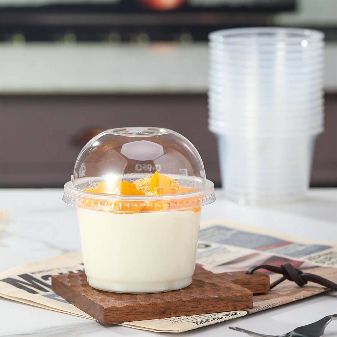 أكواب بلاستيكية شفافة بغطاء - 50 قطعة