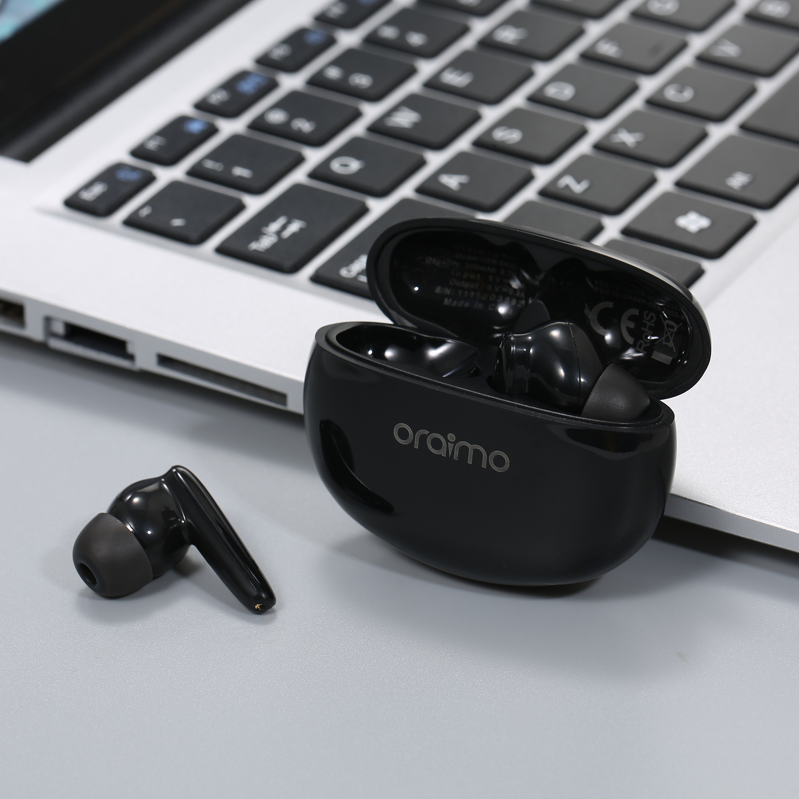 سماعة اذن لاسلكية اورايمو ريف - اسود - OEB-E02D 