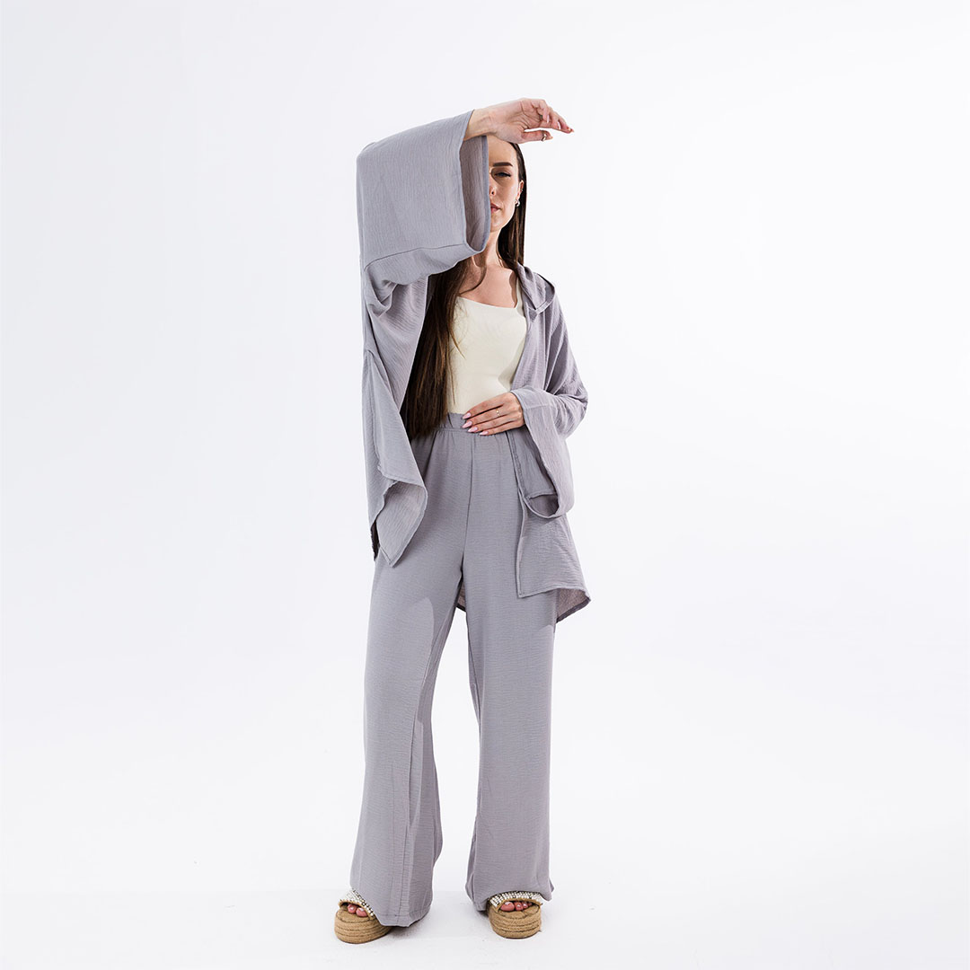 سوت حريمي بنطلون وقميص بكابيشو - 2 قطعة