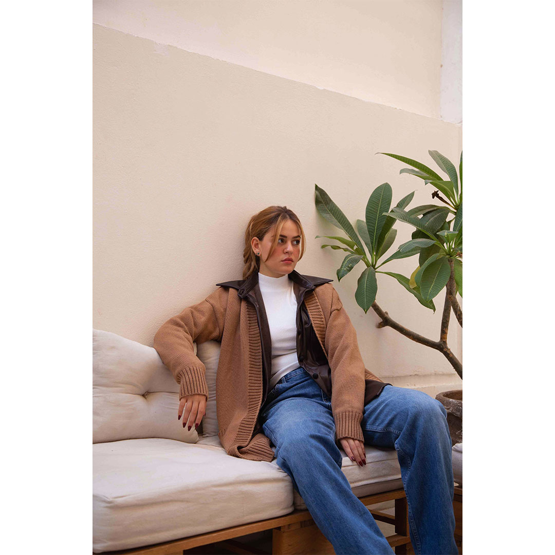 TNT بلوفر برقبة حريمي - أبيض